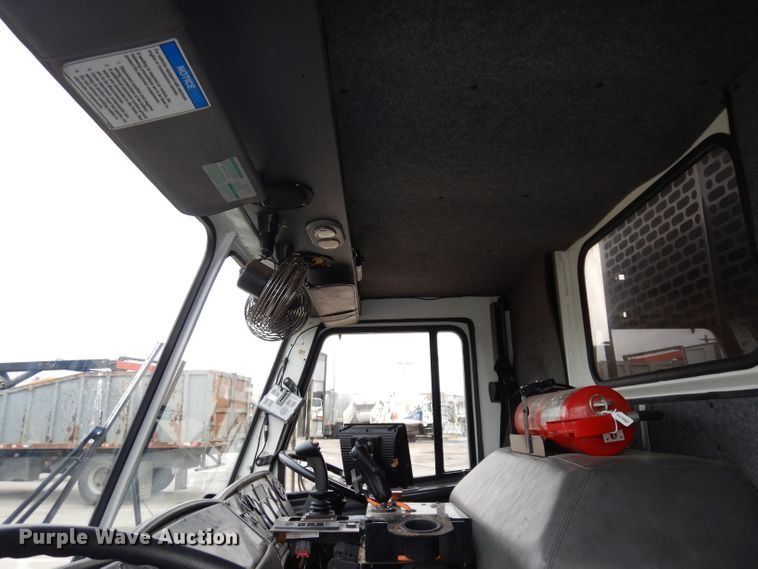 image for item DJ2758 2011 Crane Carrier LET2-26-UNK  refuse truck