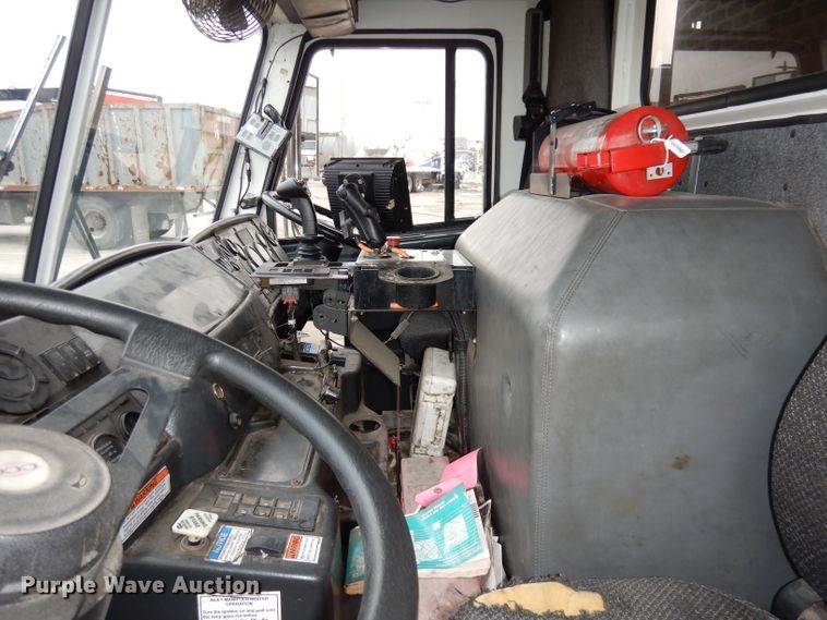 image for item DJ2758 2011 Crane Carrier LET2-26-UNK  refuse truck