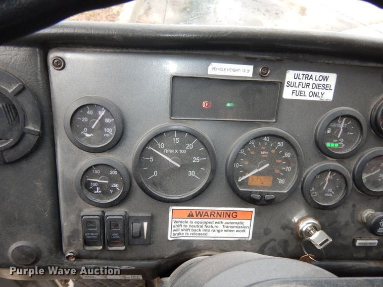 image for item DJ2758 2011 Crane Carrier LET2-26-UNK  refuse truck