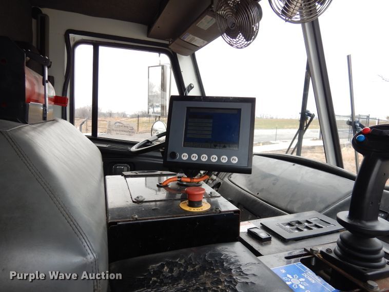 image for item DJ2758 2011 Crane Carrier LET2-26-UNK  refuse truck