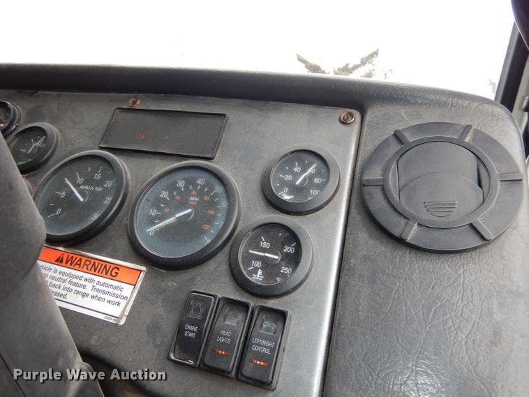 image for item DJ2758 2011 Crane Carrier LET2-26-UNK  refuse truck