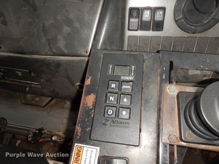 image for item DJ2758 2011 Crane Carrier LET2-26-UNK  refuse truck