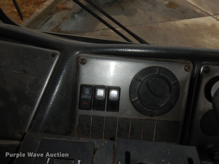 image for item DJ2758 2011 Crane Carrier LET2-26-UNK  refuse truck