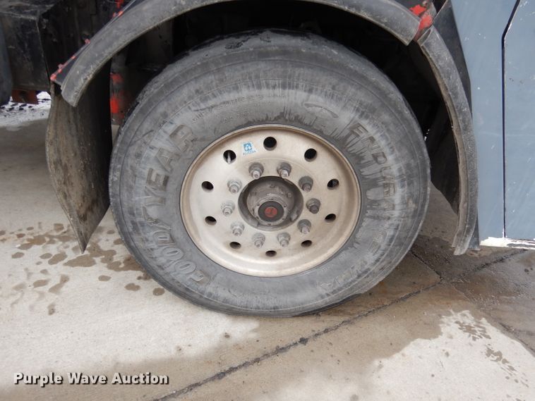 image for item DJ2758 2011 Crane Carrier LET2-26-UNK  refuse truck