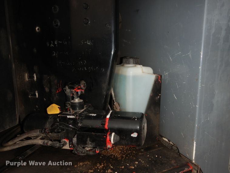 image for item DJ2758 2011 Crane Carrier LET2-26-UNK  refuse truck