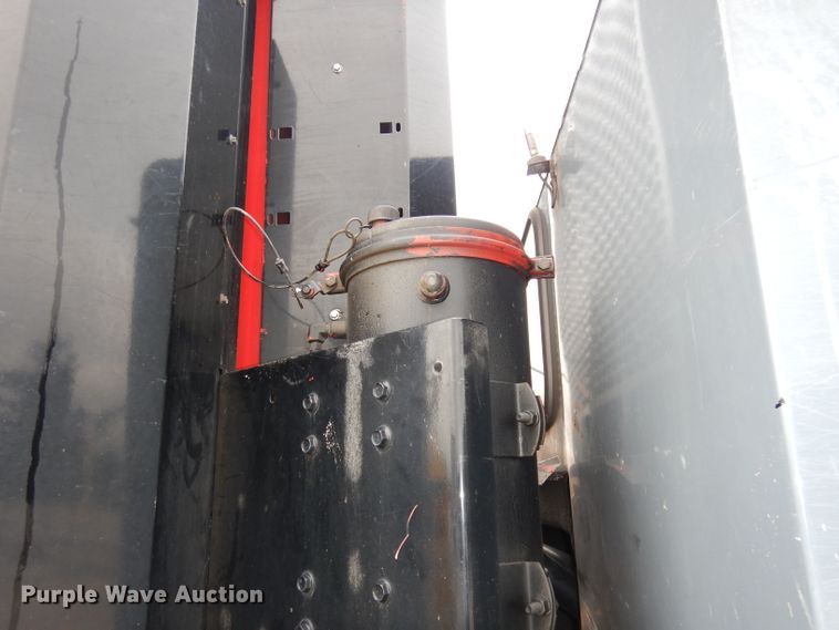 image for item DJ2758 2011 Crane Carrier LET2-26-UNK  refuse truck