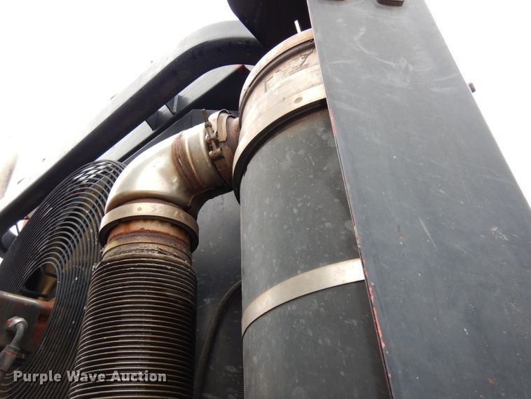 image for item DJ2758 2011 Crane Carrier LET2-26-UNK  refuse truck