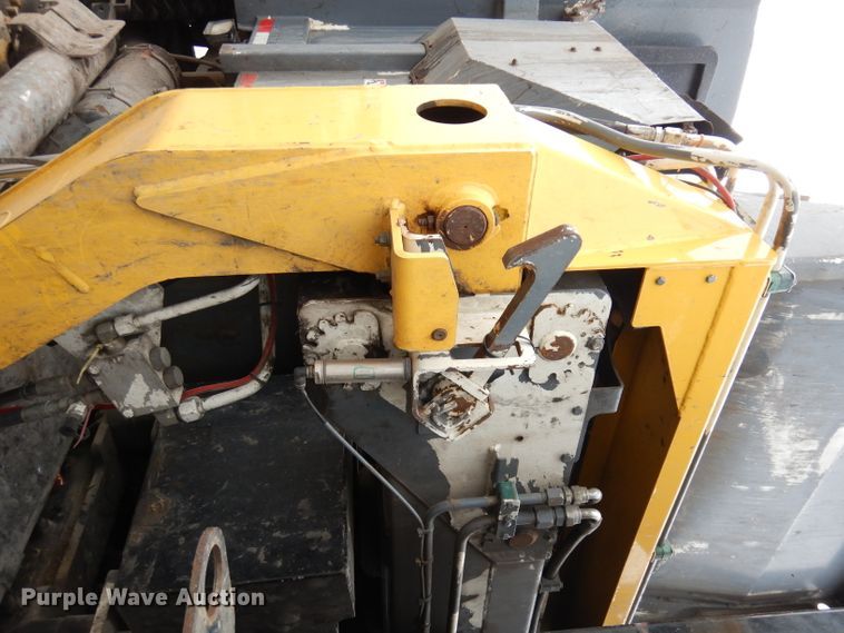 image for item DJ2758 2011 Crane Carrier LET2-26-UNK  refuse truck