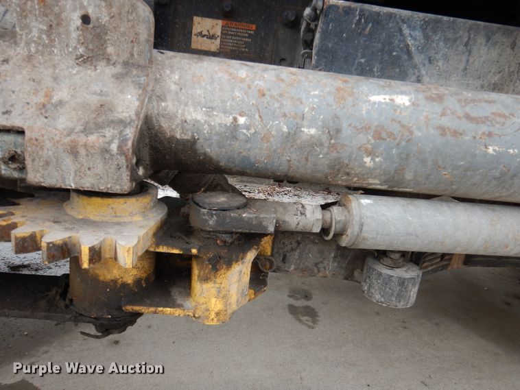 image for item DJ2758 2011 Crane Carrier LET2-26-UNK  refuse truck