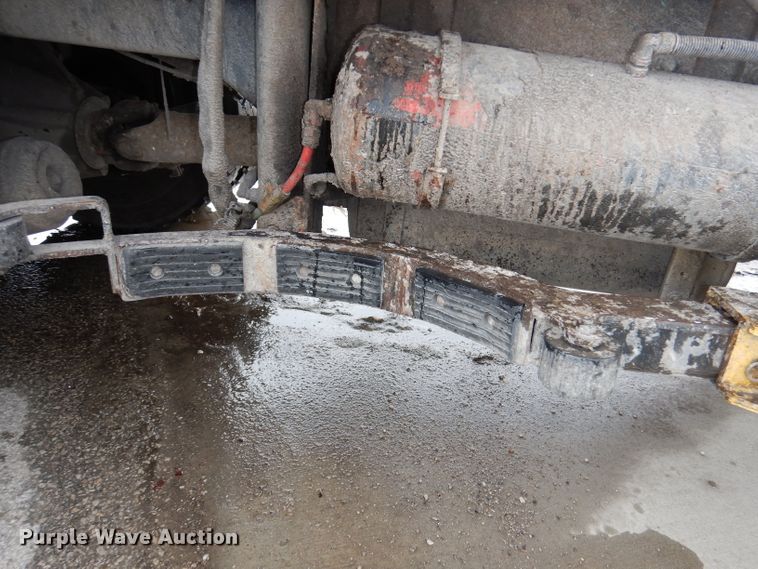 image for item DJ2758 2011 Crane Carrier LET2-26-UNK  refuse truck