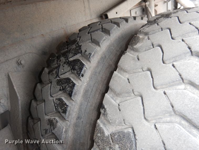 image for item DJ2758 2011 Crane Carrier LET2-26-UNK  refuse truck