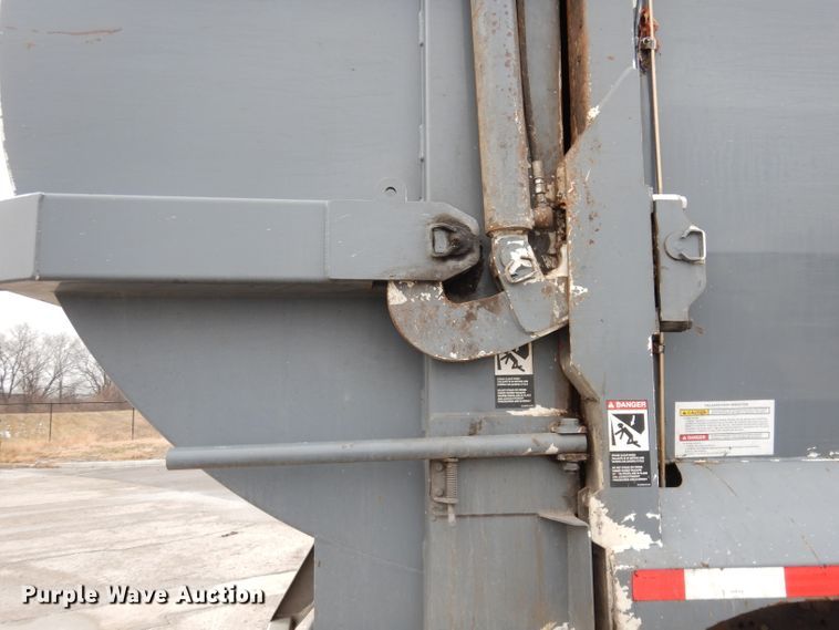 image for item DJ2758 2011 Crane Carrier LET2-26-UNK  refuse truck