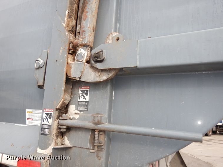 image for item DJ2758 2011 Crane Carrier LET2-26-UNK  refuse truck