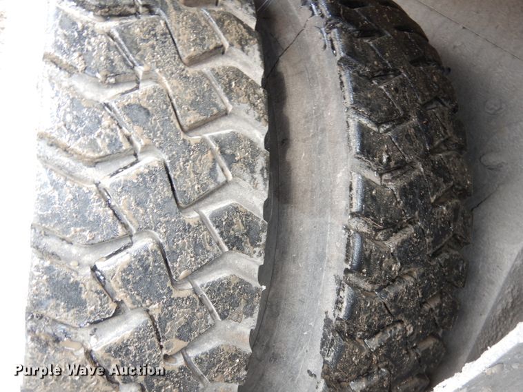 image for item DJ2758 2011 Crane Carrier LET2-26-UNK  refuse truck