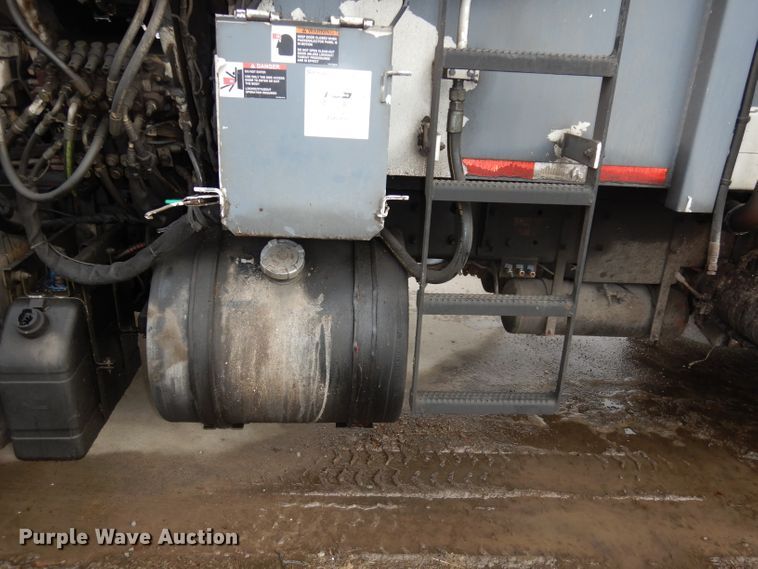 image for item DJ2758 2011 Crane Carrier LET2-26-UNK  refuse truck