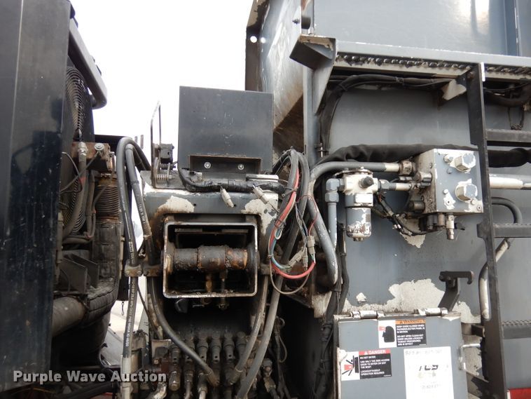 image for item DJ2758 2011 Crane Carrier LET2-26-UNK  refuse truck