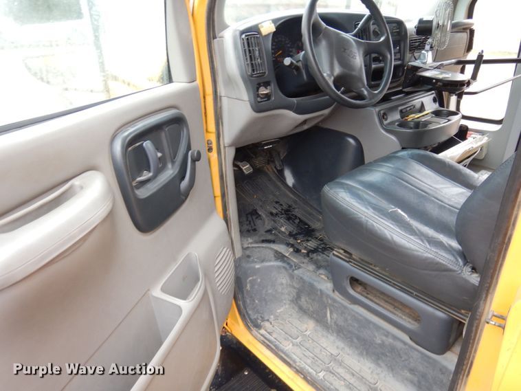 image for item DM5434 1998 GMC Savana G3500  school bus