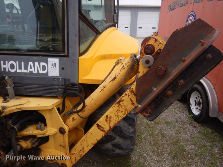 image for item DM5442 2004 New Holland LB75B  backhoe