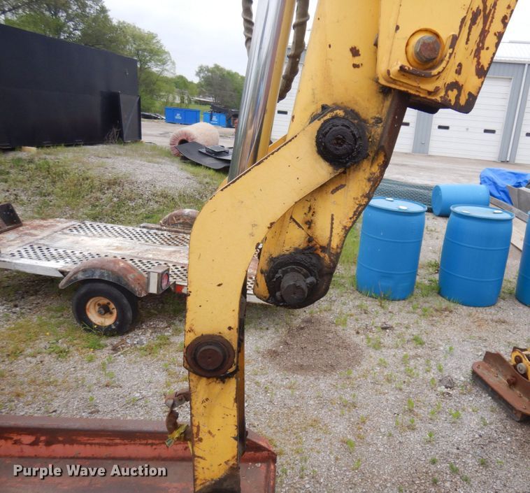 image for item DM5442 2004 New Holland LB75B  backhoe