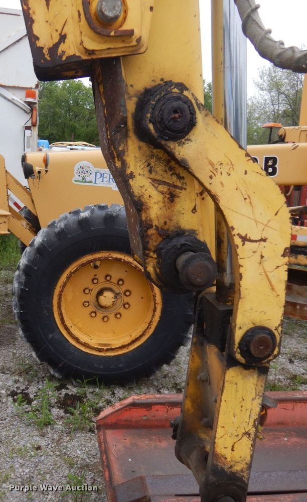 image for item DM5442 2004 New Holland LB75B  backhoe