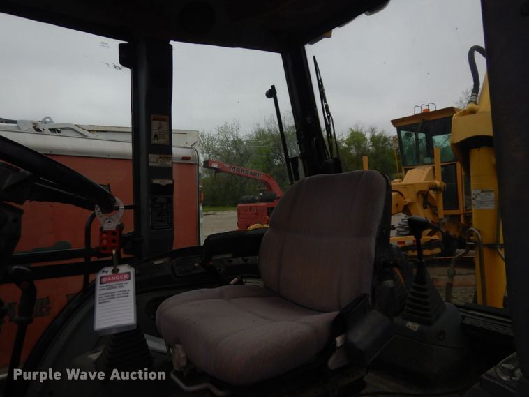 image for item DM5442 2004 New Holland LB75B  backhoe