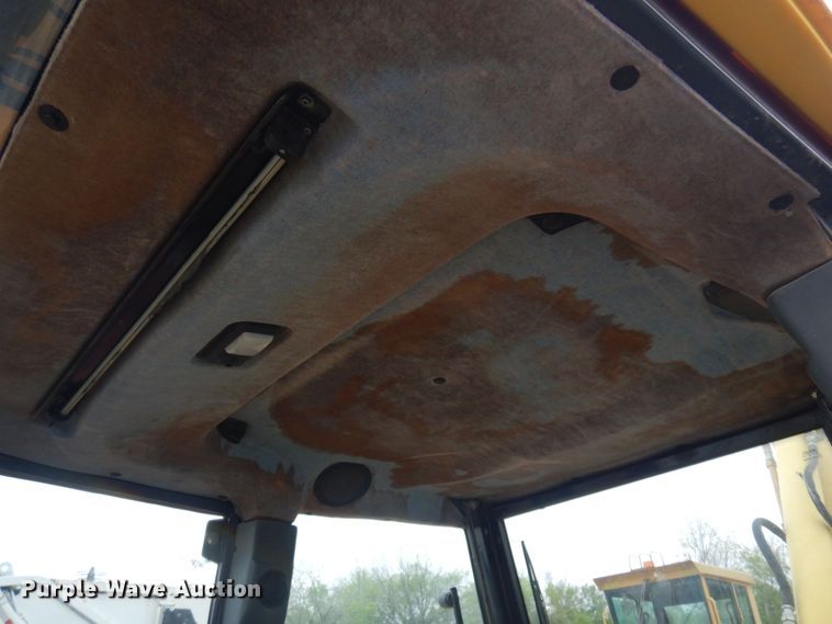 image for item DM5442 2004 New Holland LB75B  backhoe