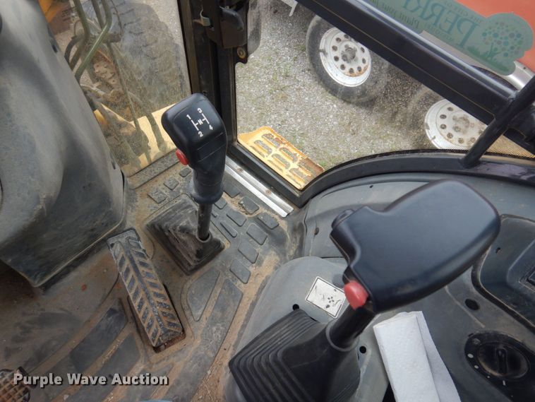 image for item DM5442 2004 New Holland LB75B  backhoe