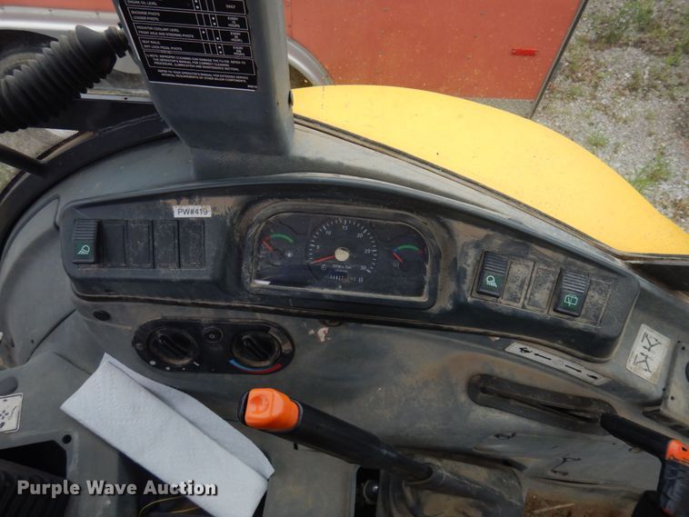 image for item DM5442 2004 New Holland LB75B  backhoe