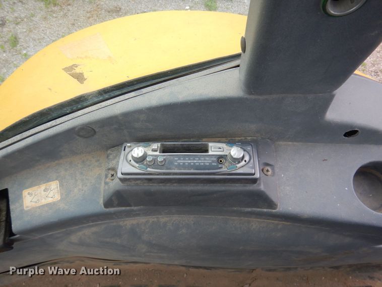 image for item DM5442 2004 New Holland LB75B  backhoe