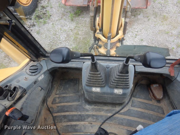 image for item DM5442 2004 New Holland LB75B  backhoe