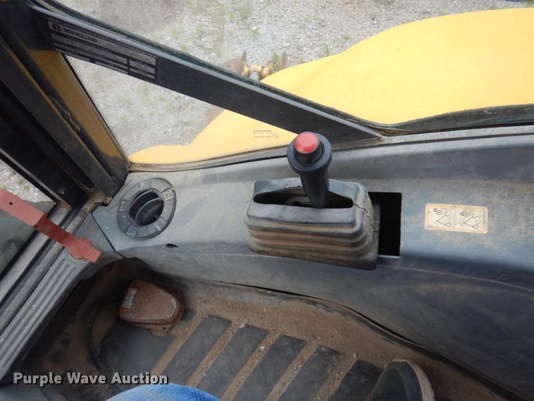 image for item DM5442 2004 New Holland LB75B  backhoe
