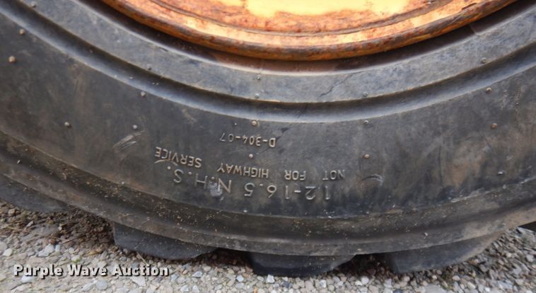 image for item DM5442 2004 New Holland LB75B  backhoe