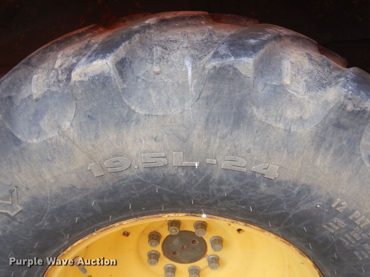 image for item DM5442 2004 New Holland LB75B  backhoe