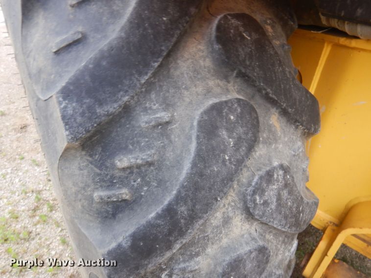 image for item DM5442 2004 New Holland LB75B  backhoe