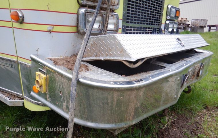 image for item DM7322 2003 Spartan VA41M-2142  pumper fire truck