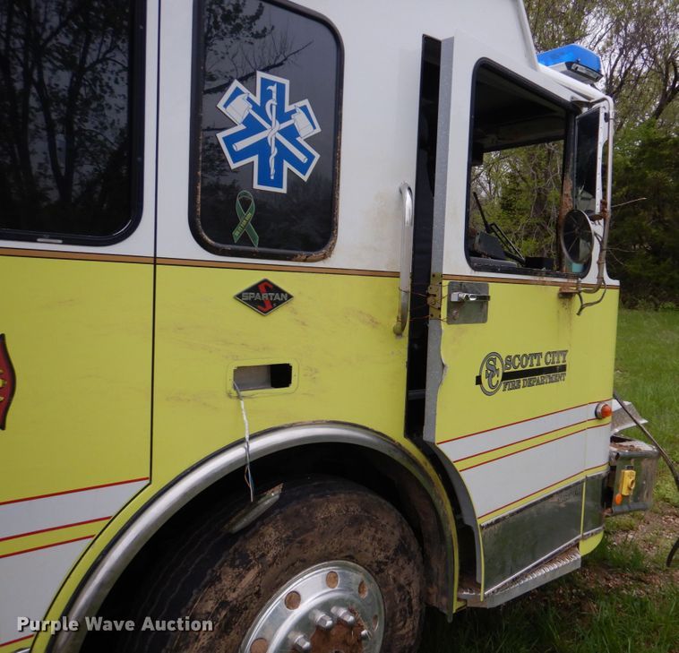 image for item DM7322 2003 Spartan VA41M-2142  pumper fire truck