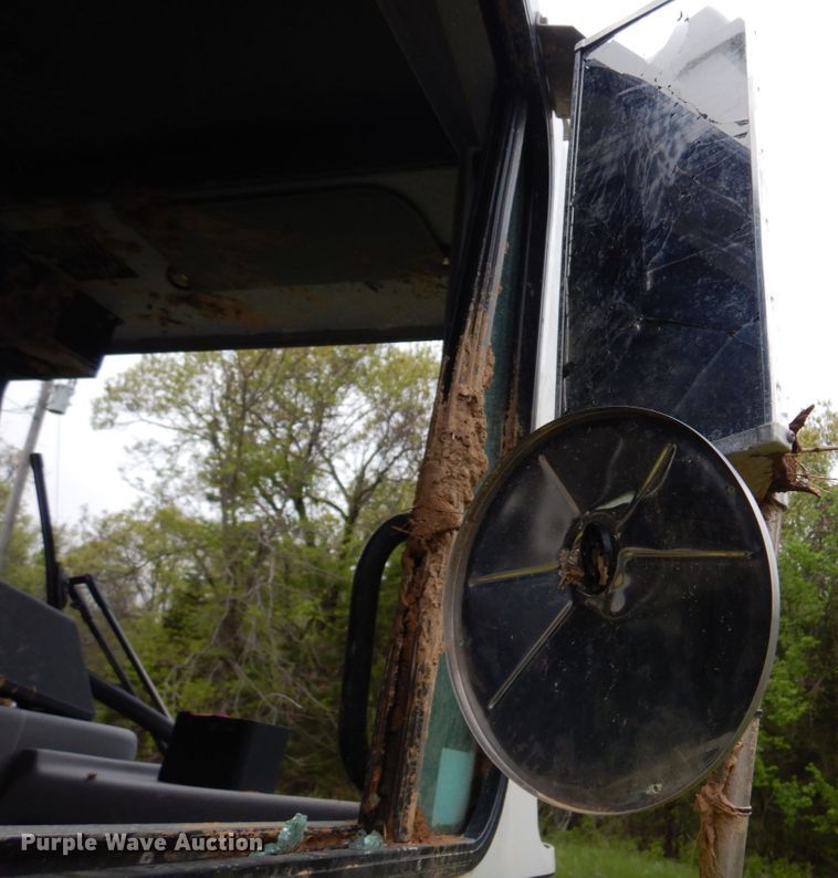 image for item DM7322 2003 Spartan VA41M-2142  pumper fire truck