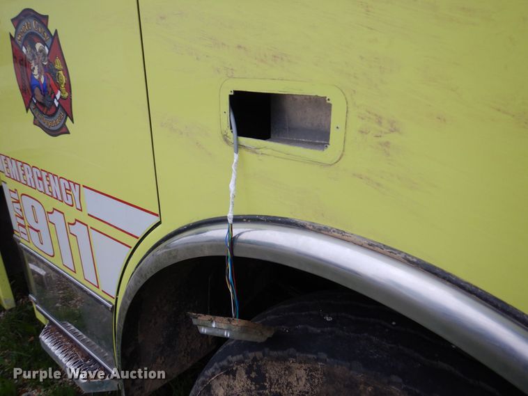 image for item DM7322 2003 Spartan VA41M-2142  pumper fire truck