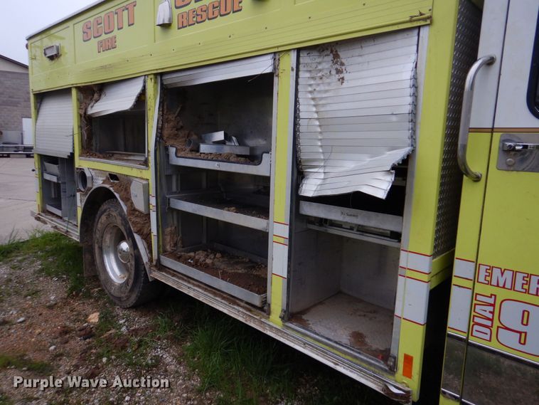 image for item DM7322 2003 Spartan VA41M-2142  pumper fire truck