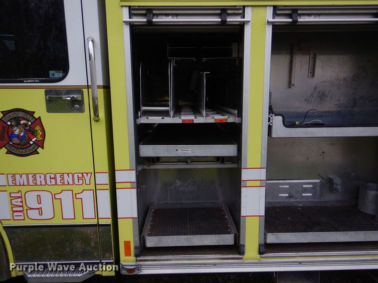 image for item DM7322 2003 Spartan VA41M-2142  pumper fire truck