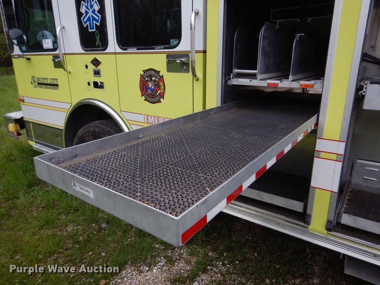 image for item DM7322 2003 Spartan VA41M-2142  pumper fire truck
