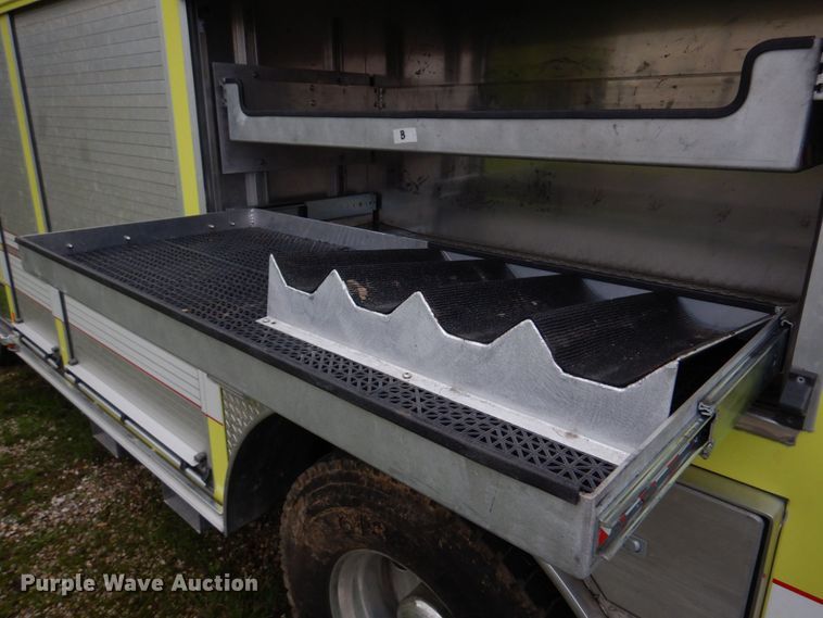 image for item DM7322 2003 Spartan VA41M-2142  pumper fire truck