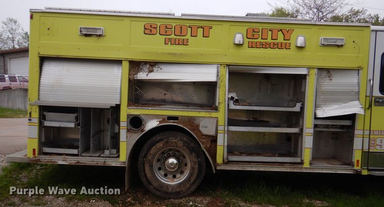 image for item DM7322 2003 Spartan VA41M-2142  pumper fire truck