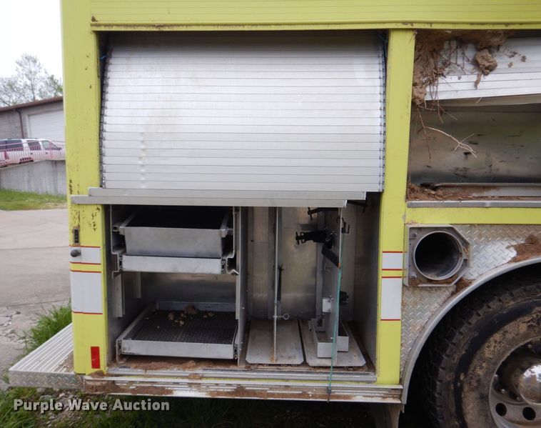 image for item DM7322 2003 Spartan VA41M-2142  pumper fire truck