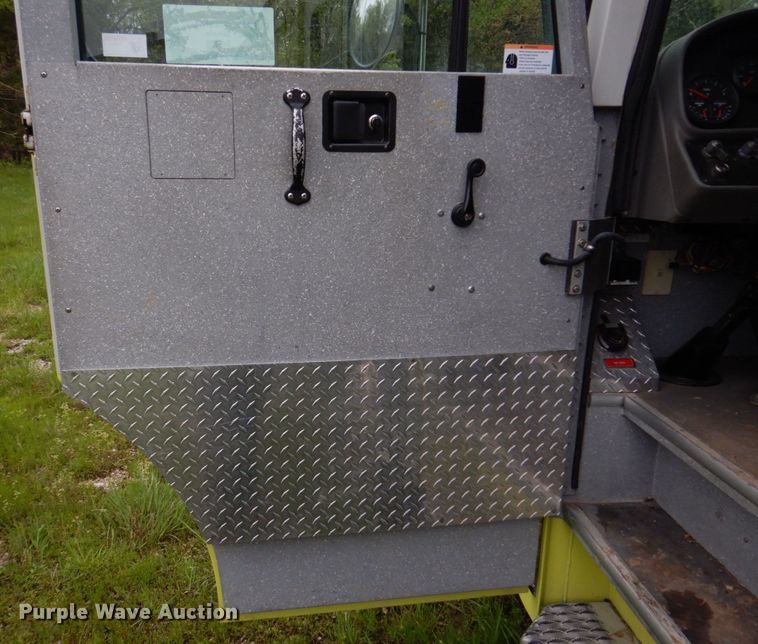 image for item DM7322 2003 Spartan VA41M-2142  pumper fire truck