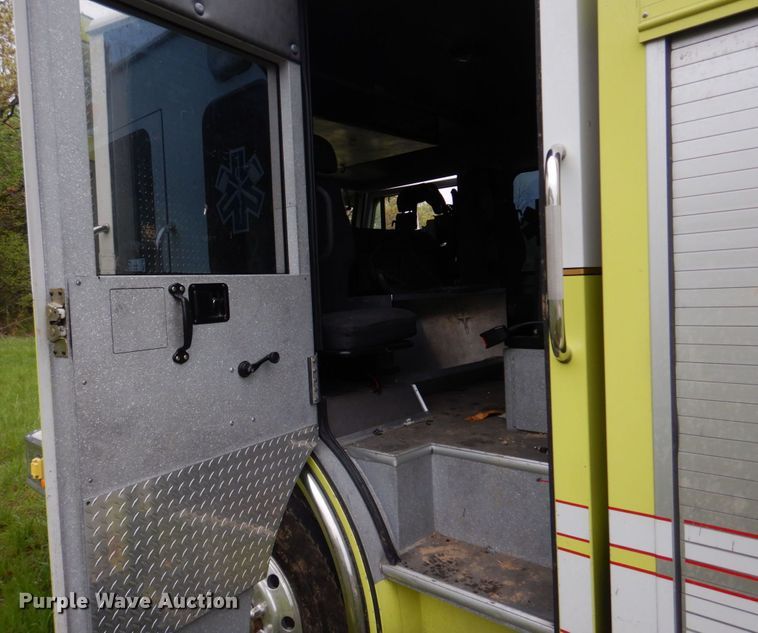 image for item DM7322 2003 Spartan VA41M-2142  pumper fire truck