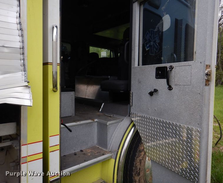 image for item DM7322 2003 Spartan VA41M-2142  pumper fire truck