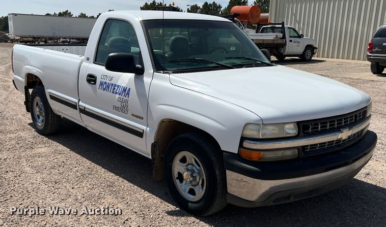 image for item DM8433 2000 Chevrolet Silverado 1500  pickup truck