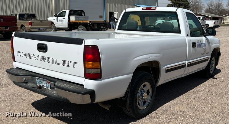 image for item DM8433 2000 Chevrolet Silverado 1500  pickup truck