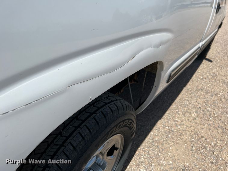 image for item DM8433 2000 Chevrolet Silverado 1500  pickup truck